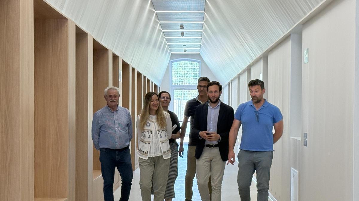 El presidente de la Diputación Provincial de Huesca, Isaac Claver, visita el edificio que acogerá la Facultad de Medicina en Huesca: estos son los nuevos espacios y equipamientos.