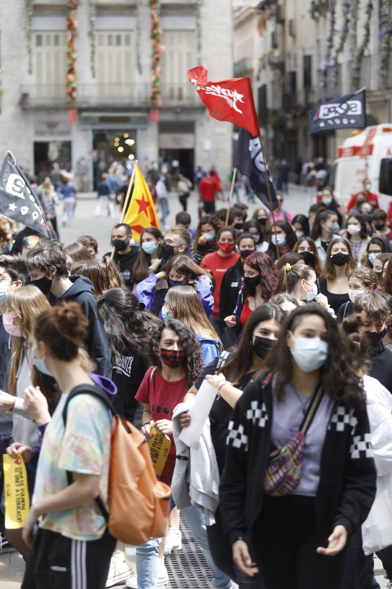 Universitaris es manifesten a Girona per acabar amb la «crisi educativa»