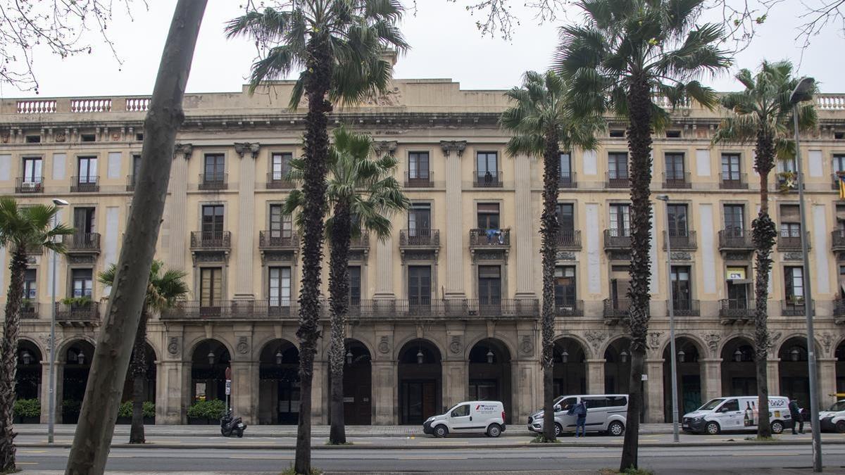 Barcelona   19 03 2021   Barcelona    Porxos de Xifre en el paseo de Isabel II para tema sobre las fortunas de catalanes por trafico de esclavos  Fotografia de Jordi Cotrina