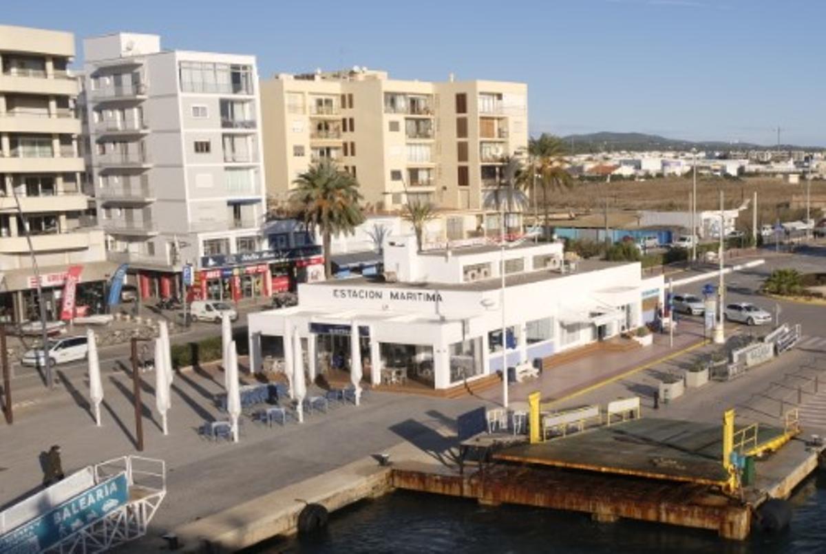 Imagen de la Estación Marítima en el puerto de Ibiza.