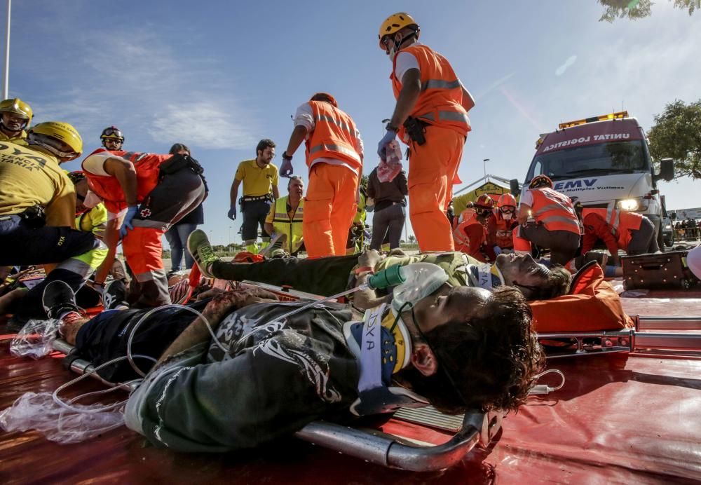 Más de 500 efectivos participan en un simulacro de accidente aéreo