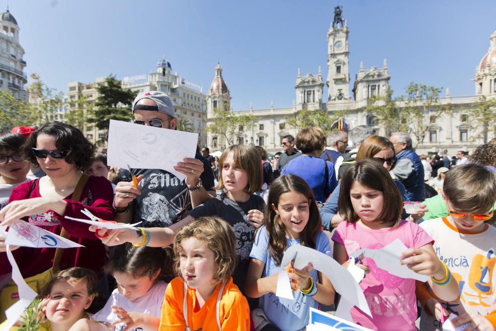 Trobada d'Escoles en Valencià en la plaza del Ayuntamiento