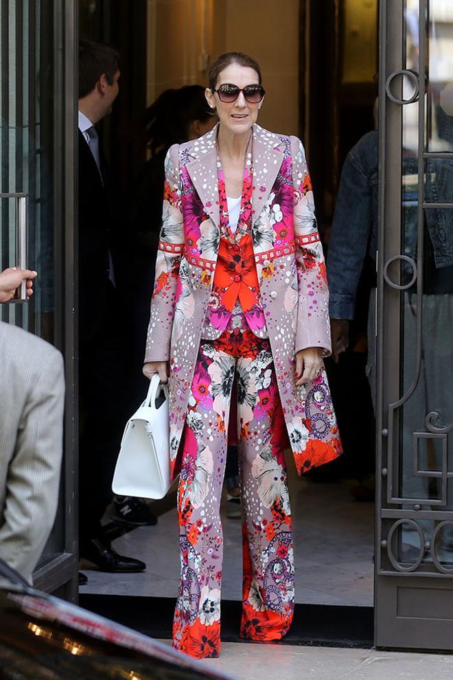 Celine Dion en Paris con total look de Roberto Cavalli