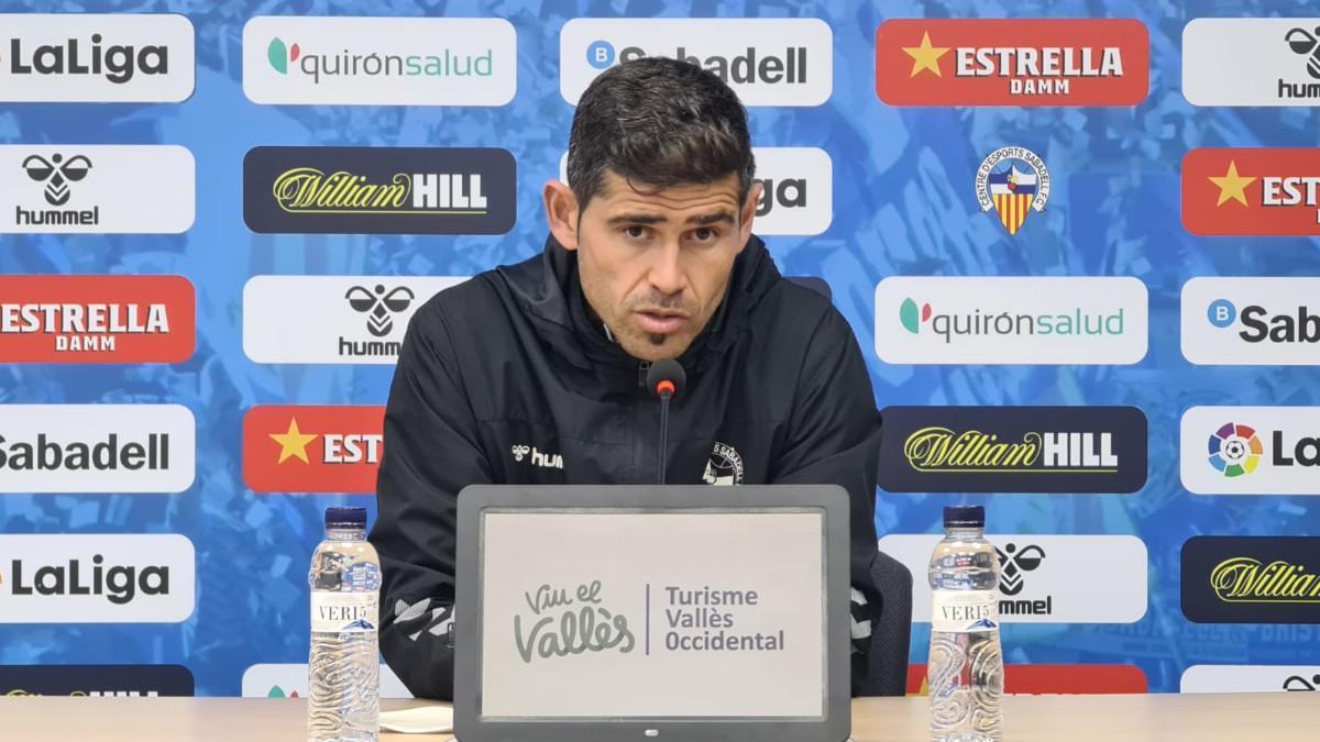 Antonio Hidalgo, técnico del Sabadell, en rueda de prensa