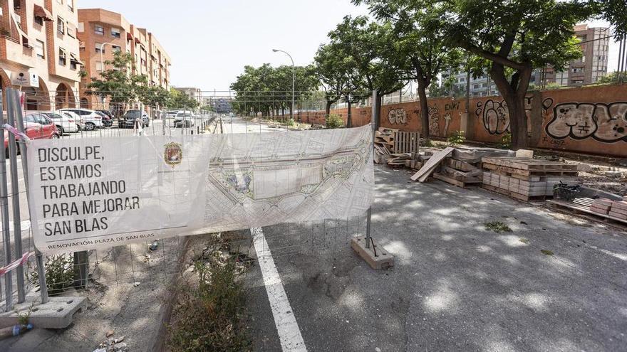 Once empresas optan a finalizar las obras en la plaza de San Blas de Alicante, paralizadas hace un año