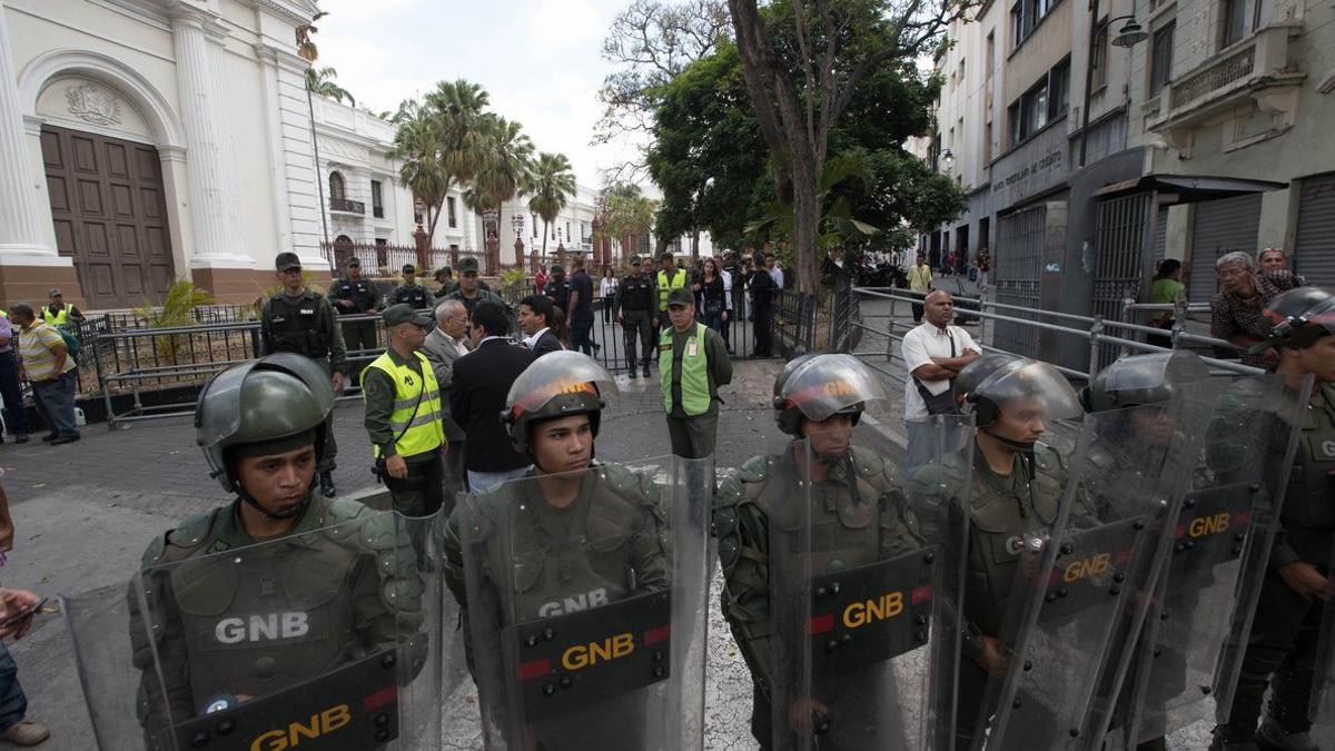 venezuela guardias 20190507-636928529418175418