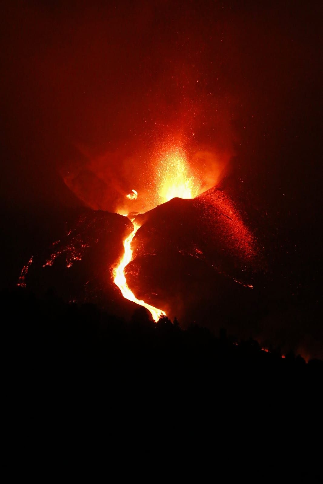 La lava arrasa Callejón de La Gata, Todoque y el polígono industrial