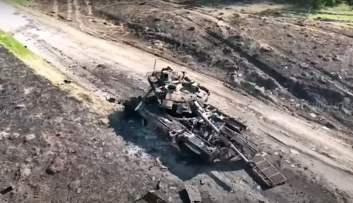 Imagen de un tanque ruso T-90M destruido en Járkov