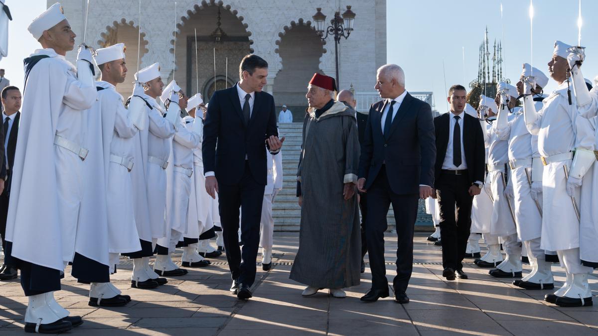 Sánchez visita el Mausoleo de Mohamed V en Rabat (Marruecos)