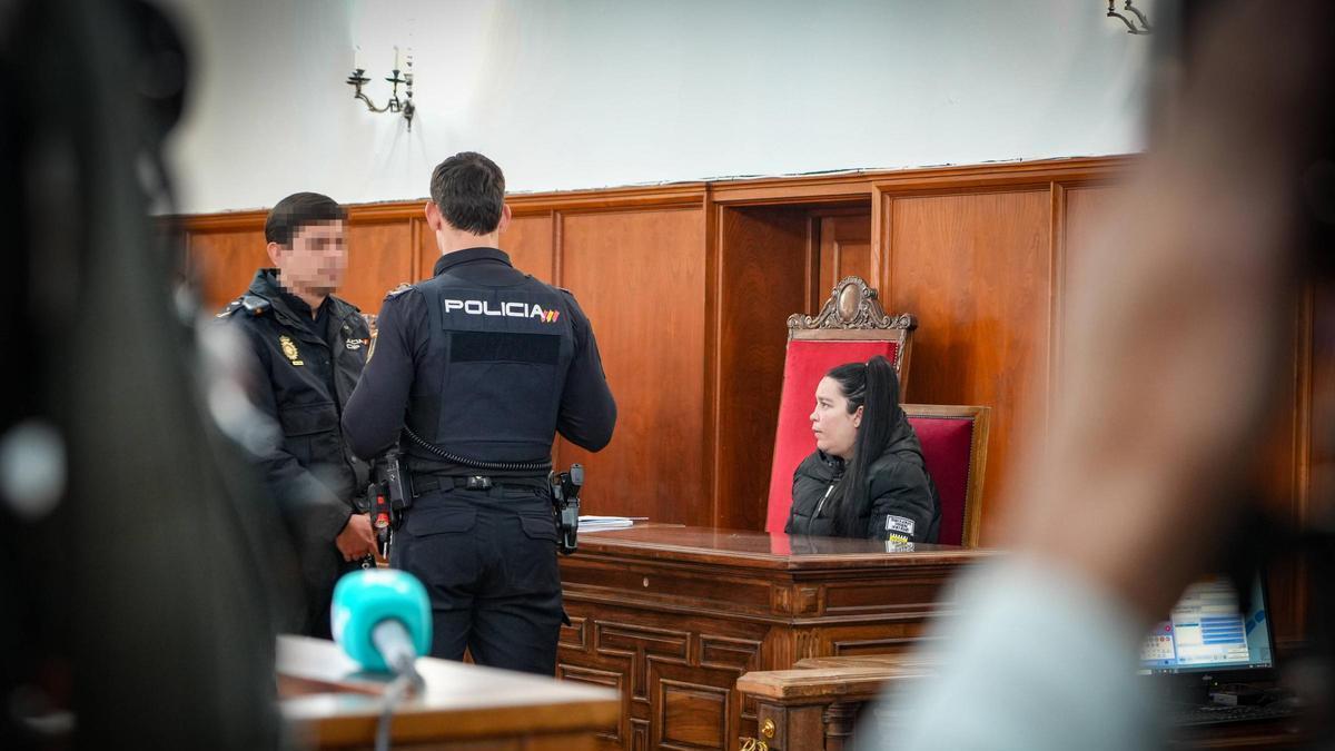 La acusada, este miércoles, durante un receso del juicio en la Audiencia Provincial de Badajoz.