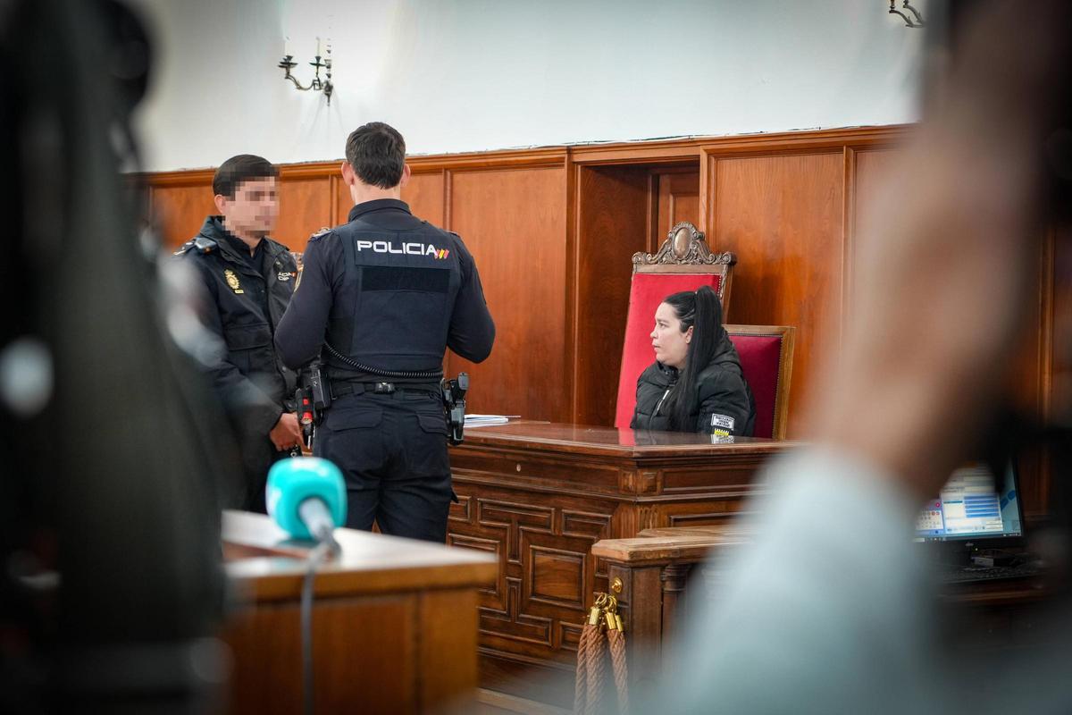 La acusada, este miércoles, durante un receso del juicio en la Audiencia Provincial de Badajoz.
