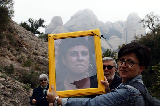 Cadena humana a Montserrat per reclamar l'alliberament dels líders independentistes