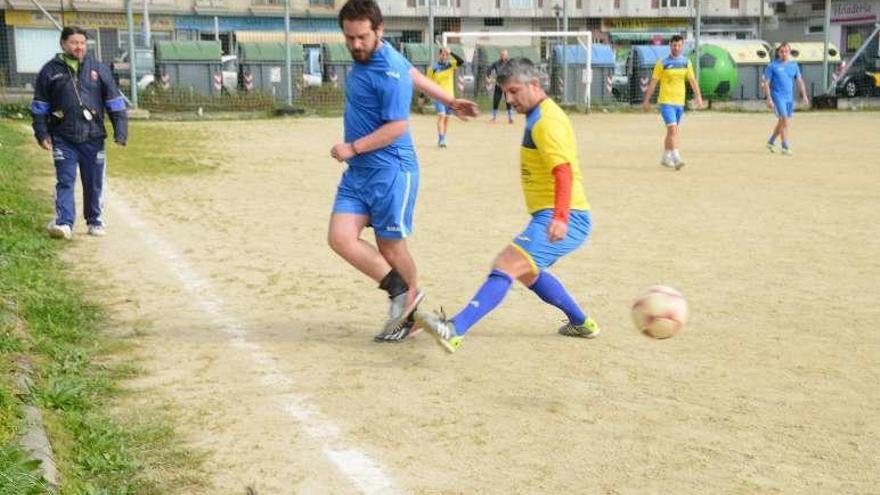 Un partido de esta jornada del Keniata de Cangas. // Gonzalo Núñez