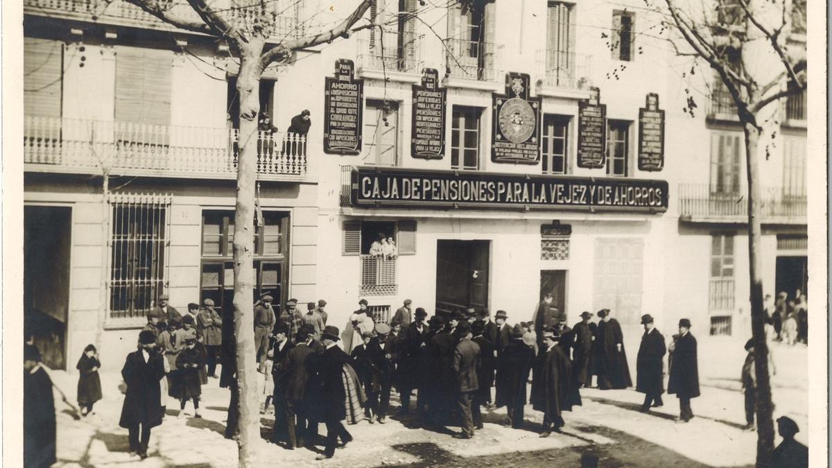 L’oficina original d’Igualada, la primera sucursal de l’entitat, a la Rambla General Vives