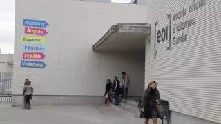 Los recortes en la Escuela Oficial dejan sin curso a 200 extranjeros en Gandia