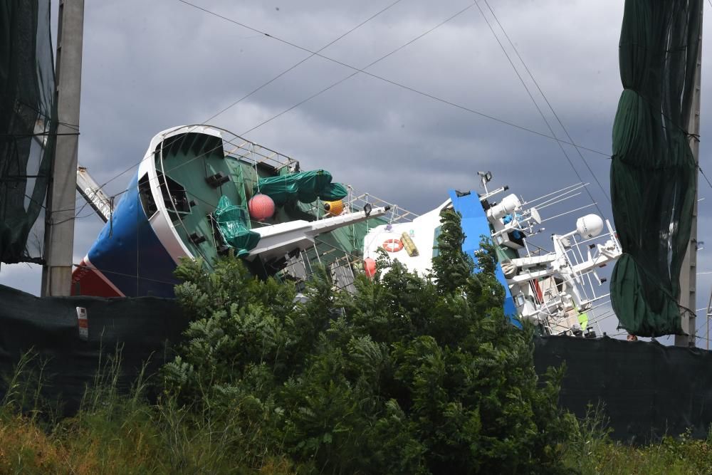 Varaderos Lazareto recuperará el barco volcado