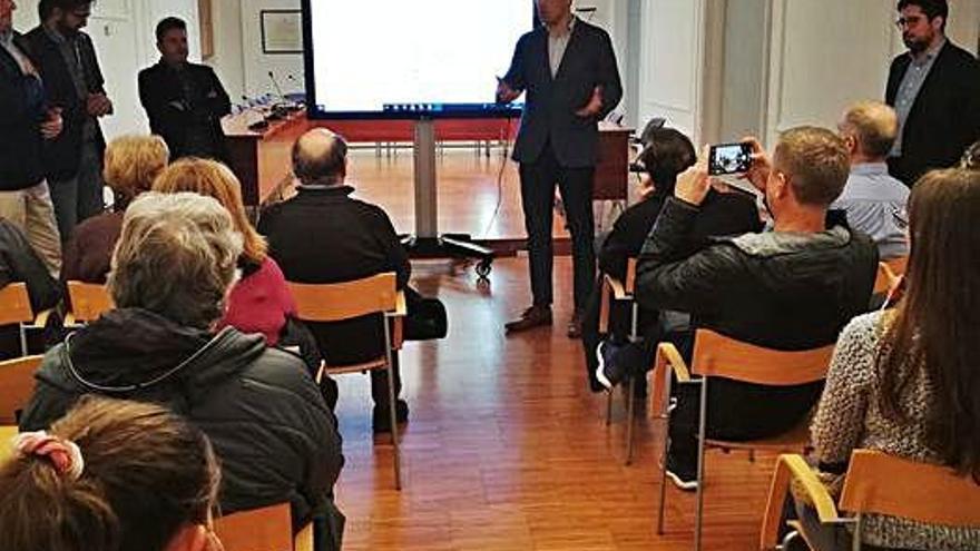 Organitzen una reunió per informar del nou aparcament de La Corxera de Sant Feliu