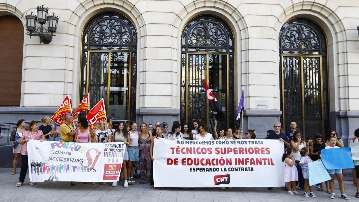 Protesta de las auxiliares de Educación Infantil, la semana pasada en Zaragoza.