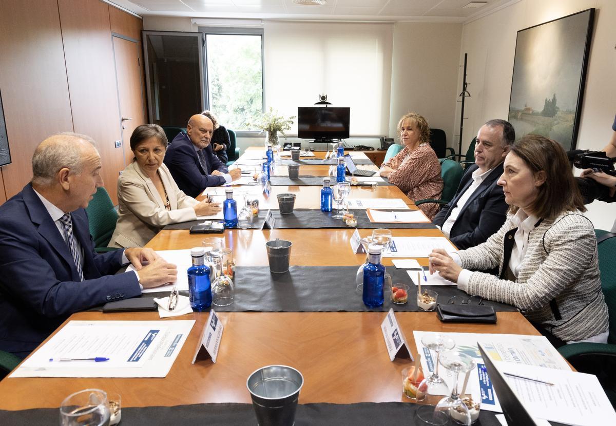 El desayuno-coloquio tuvo lugar el pasado jueves en el periódico INFORMACIÓN.
