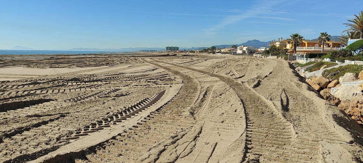 La nueva imagen que ofrece la playa del Marenyet tras la regeneración.
