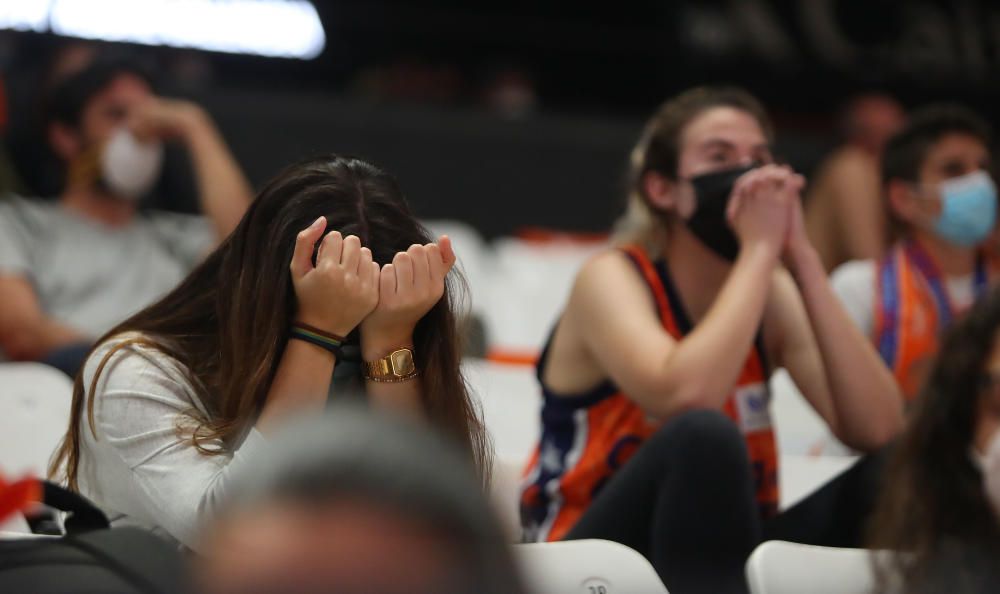 Pantallas gigantes en la Fonteta