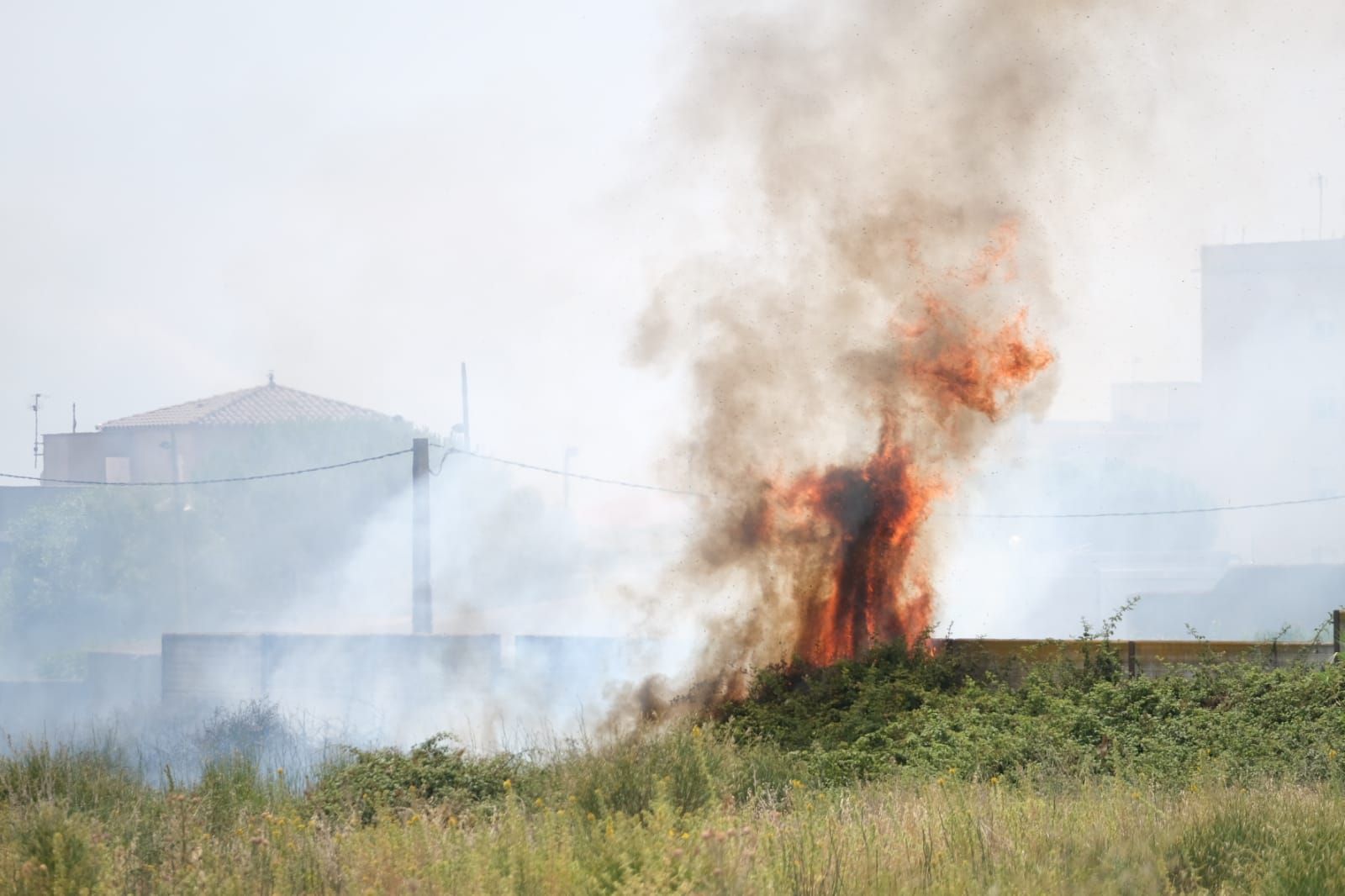 Incendi a la zona oest de Figueres