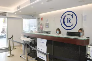 En estado grave la mujer herida en el desprendimiento de rocas de una playa de Ibiza