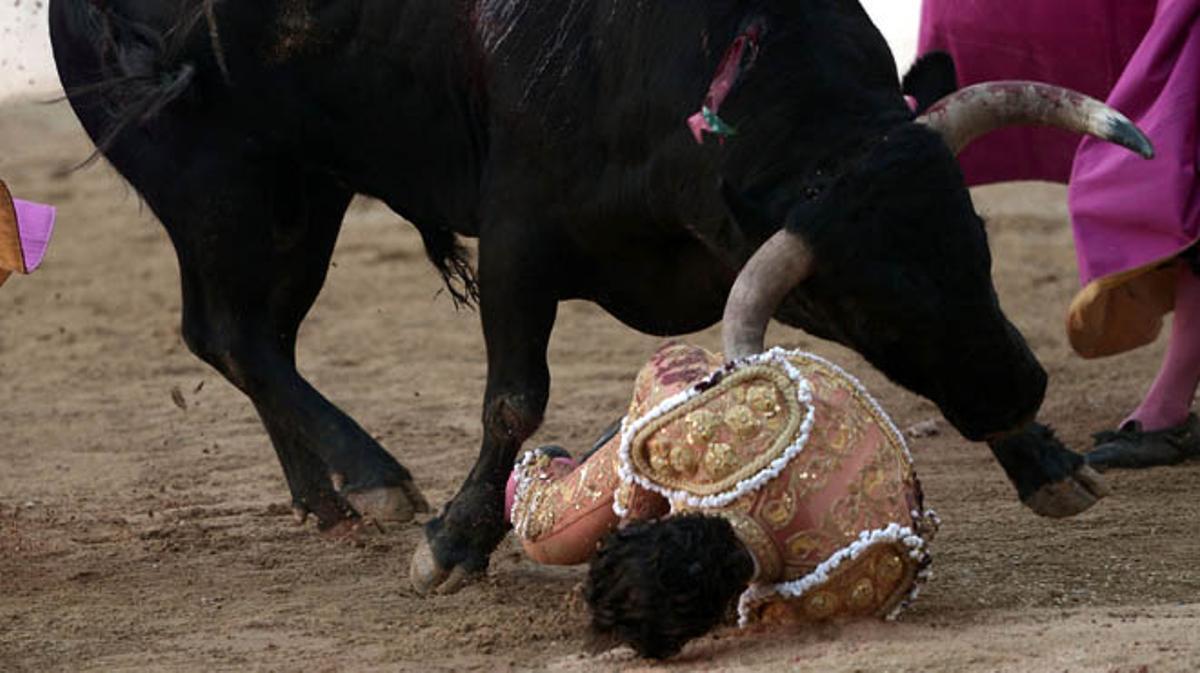 El torero mor en una corrida a la plaça d’Aire-sur-l’Adour.
