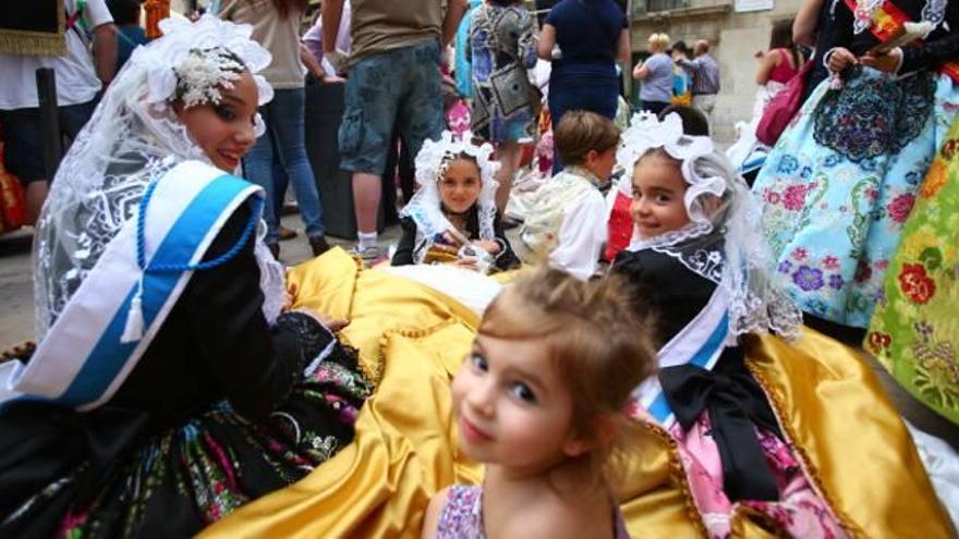 Festeras en el Ayuntamiento.