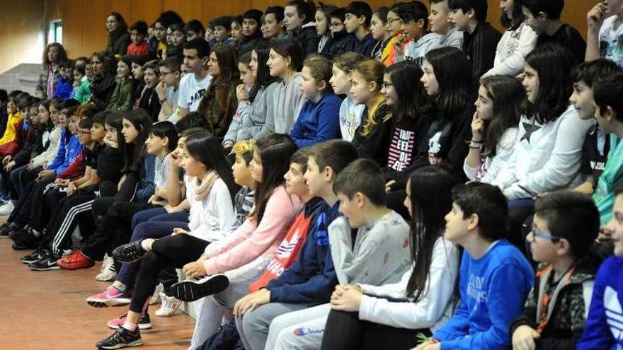 Los alumnos siguieron con inusitada expectación la charla. // I. Abella