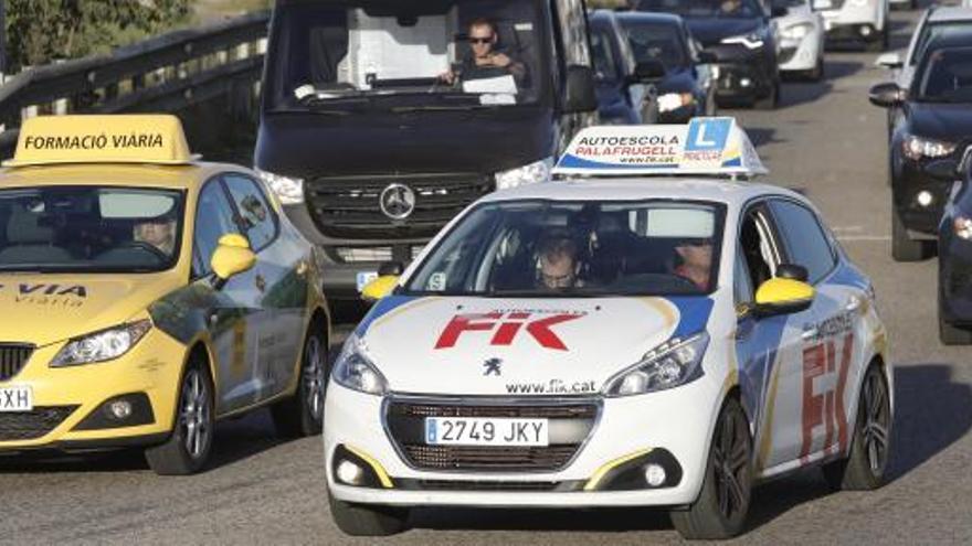 Els retards en el carnet  de conduir s&#039;eternitzen