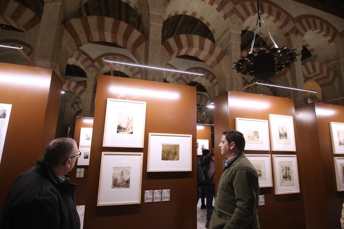 La Mezquita-Catedral exhibe 60 fotos incunables de la historia del monumento