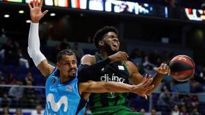 El estudiantil Clavell comete falta sobre el verdinegro Dawson en una acción del partido