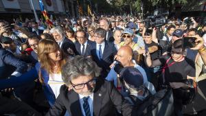 La custodia de Puigdemont al acto en el Arco del Triunfo