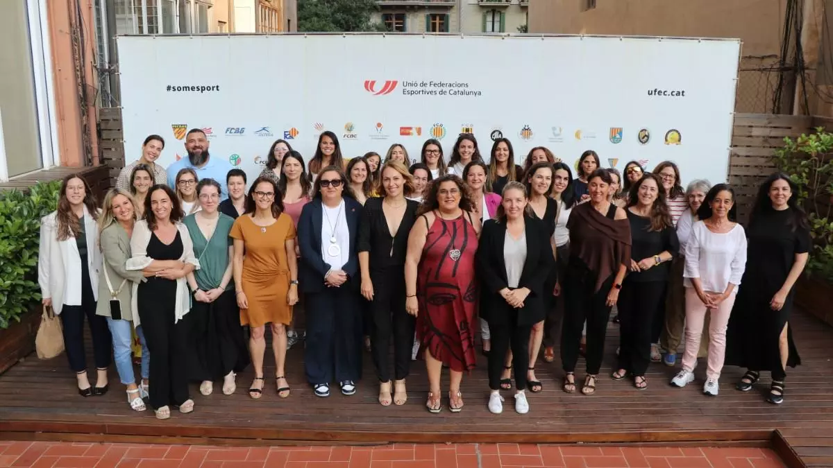 ?xit rotund del primer WESE Day: lideratge femen赤 i xarxa de futur a la seu de la UFEC