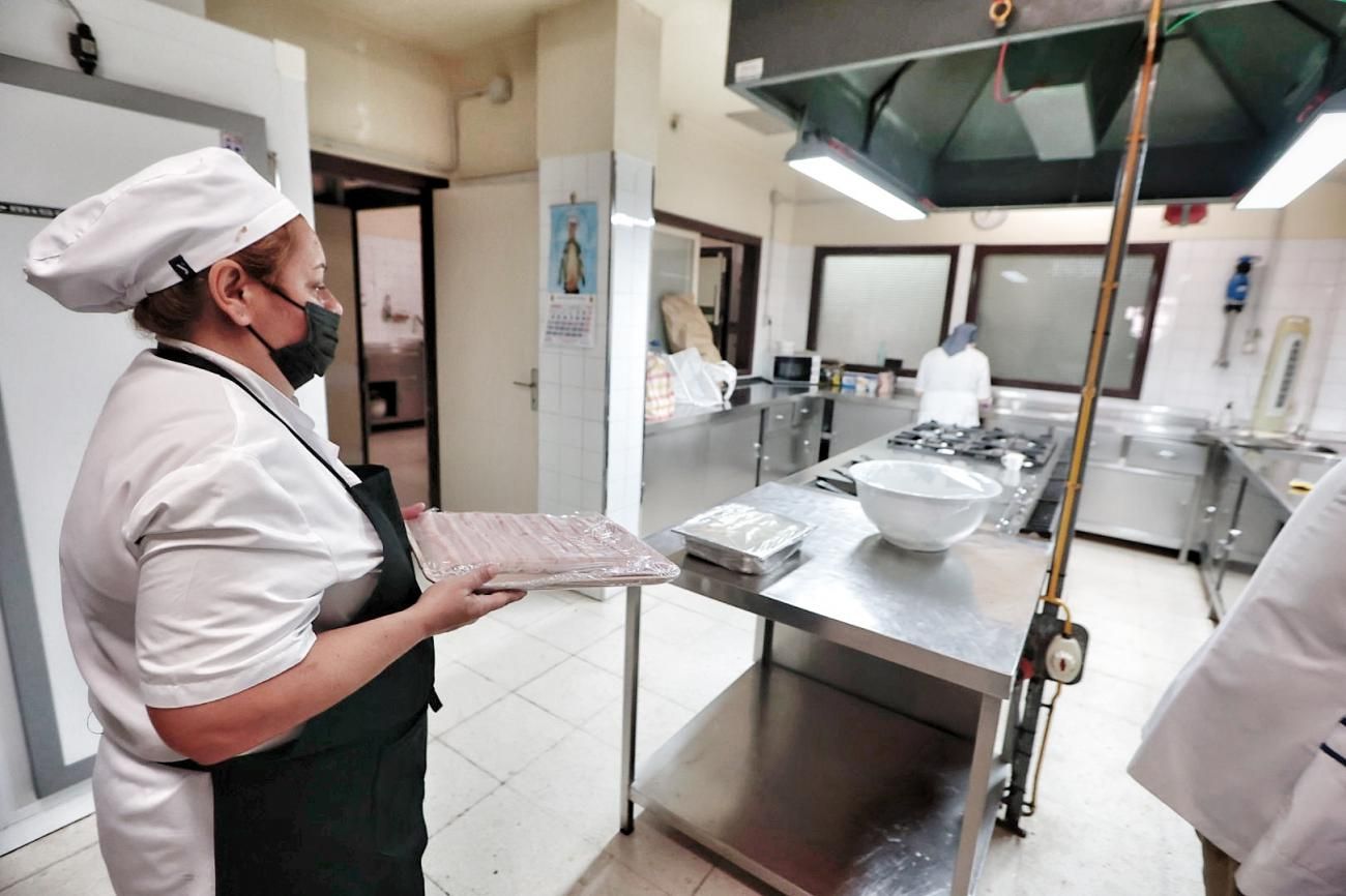 El comedor social La Milagrosa retoma los almuerzos a colectivos sin recursos