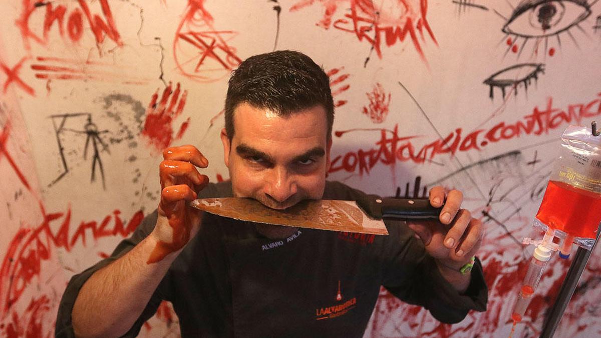 El chef Álvaro Ávila en su sala ´psiquiátrica´ de La Alvaroteca.