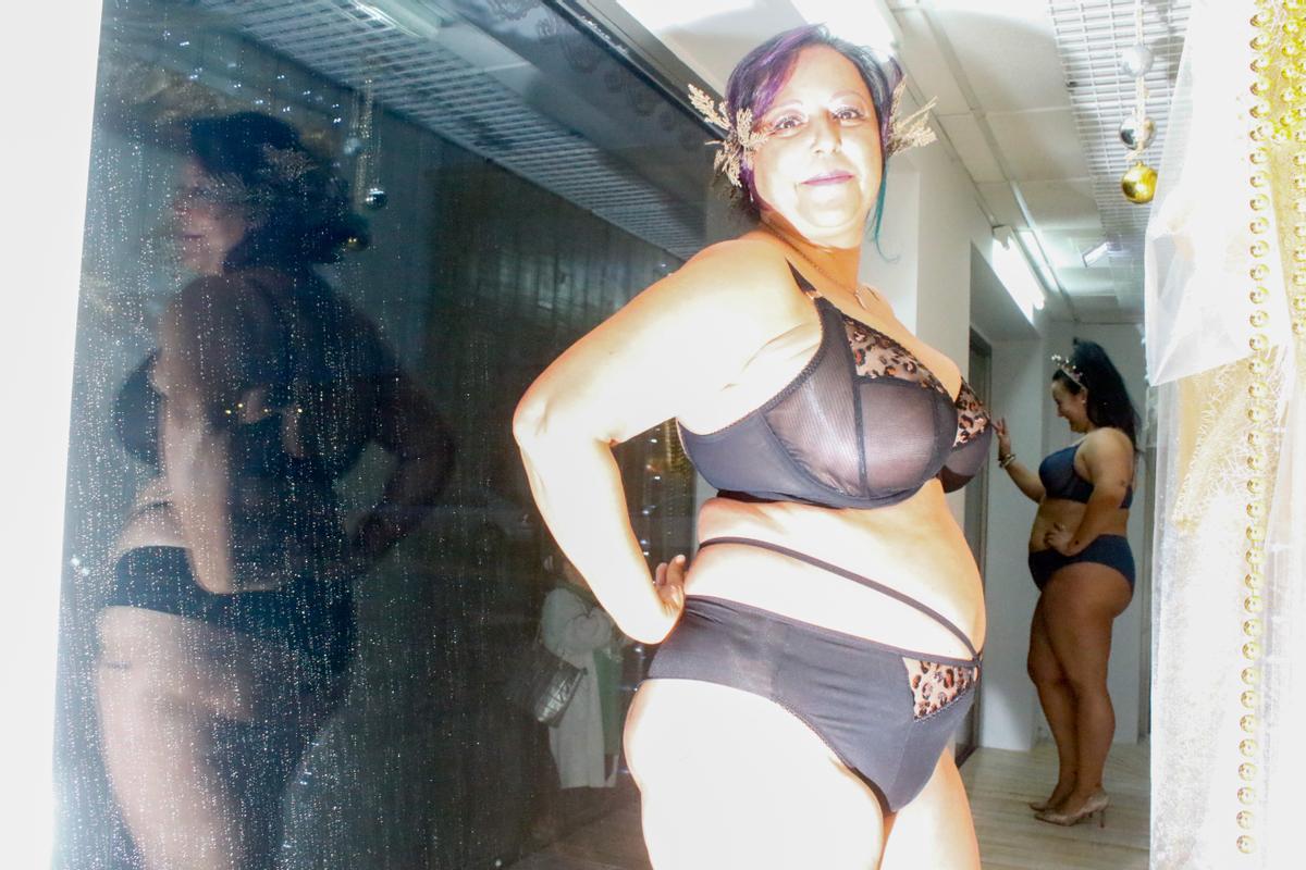 Maniquís de carne y hueso para vender lencería en Meaño