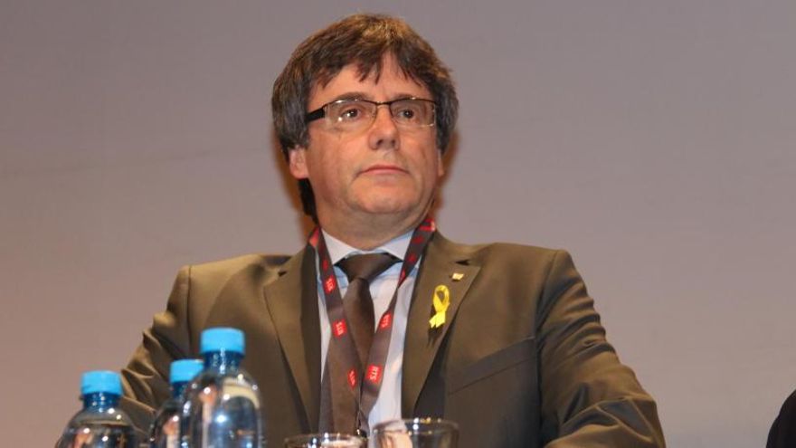 Unes 900 persones assisteixen al debat amb Puigdemont a Ginebra