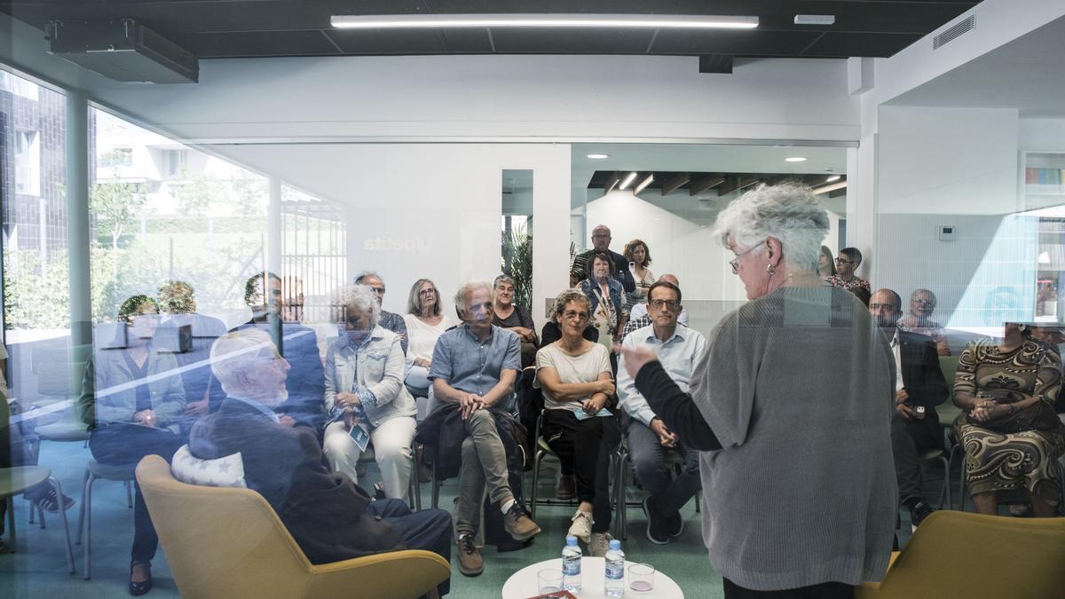 Josep Vallverdú, avui a l'Espai Aloy, durant la glossa d'&quot;El vuitè nan&quot; que ha fet la pedagoga Marta Luna