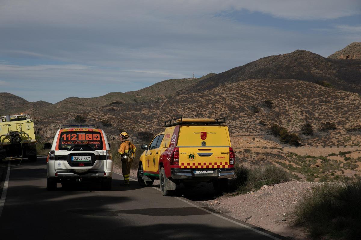 Algunos de los momentos más destacados de esta mañana en el incendio de Cabo Tiñoso. Algunos de los momentos más destacados de esta mañana en el incendio de Cabo Tiñoso.