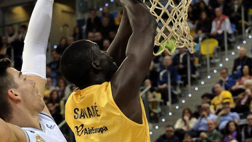 Ayón y los triples del Real Madrid tumban al Herbalife Gran Canaria