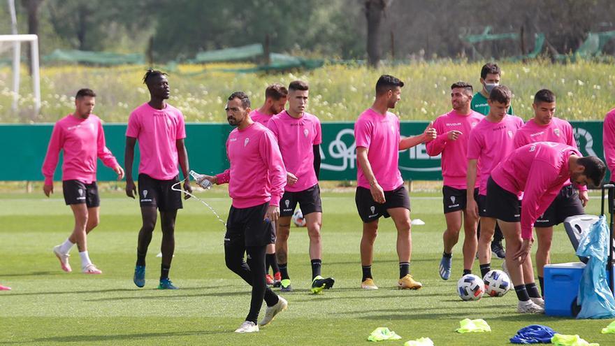 Jugadores del Córdoba CF en un entrenamiento en la Ciudad Deportiva.