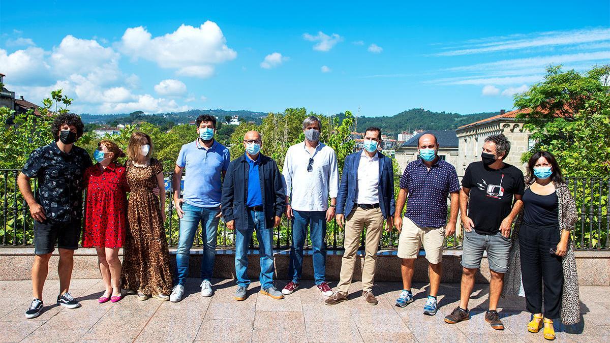 De izquierda a derecha: Xosé Antonio Touriñán, María Vázquez, Eva Fernández, Alfonso Blanco, Manuel Baltar, Toño López, Jacobo Sutil, Federico Pérez, Miguel de Lira e Iolanda Muíños // Foto: Alberte Paz