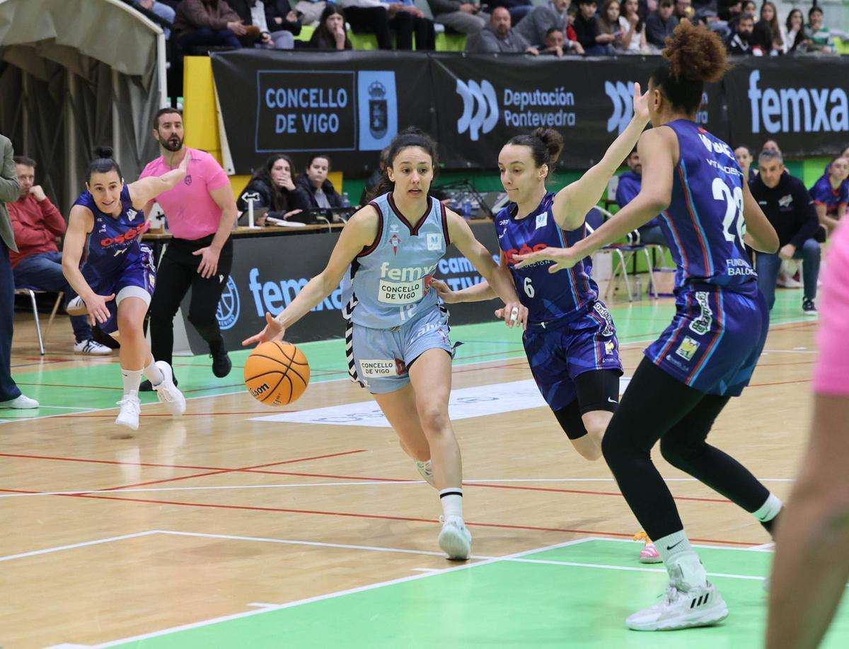 Marina Gea maneja el balón ante el Ardoi.