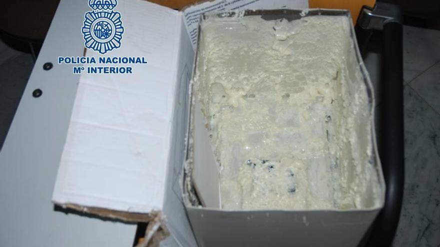 La droga incautada por la Policía Nacional estaba escondida dentro de cajas fuertes.