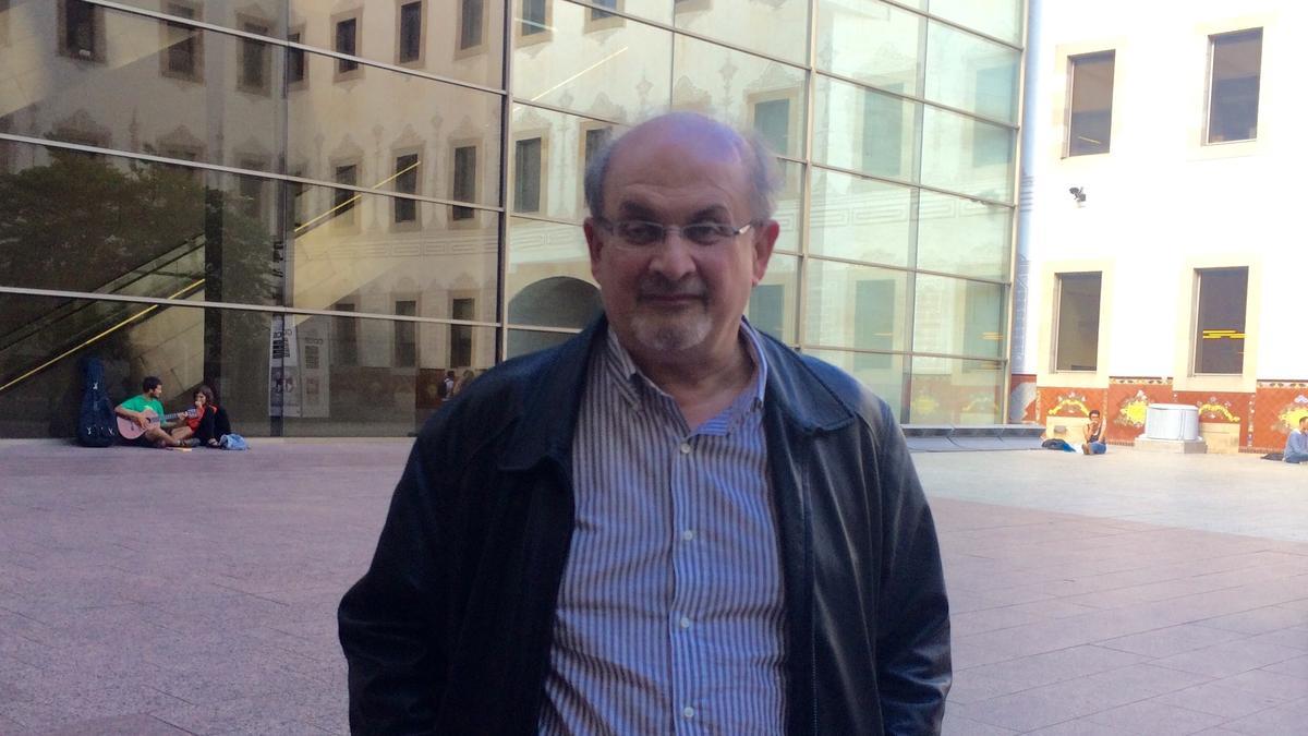 Archivo - El escritor Salman Rushdie