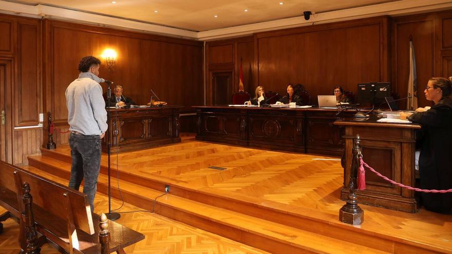 «Acababa consumiendo para soportar el dolor tras las palizas»: una mujer relata en la Audiencia de Pontevedra meses de golpes y control de su expareja