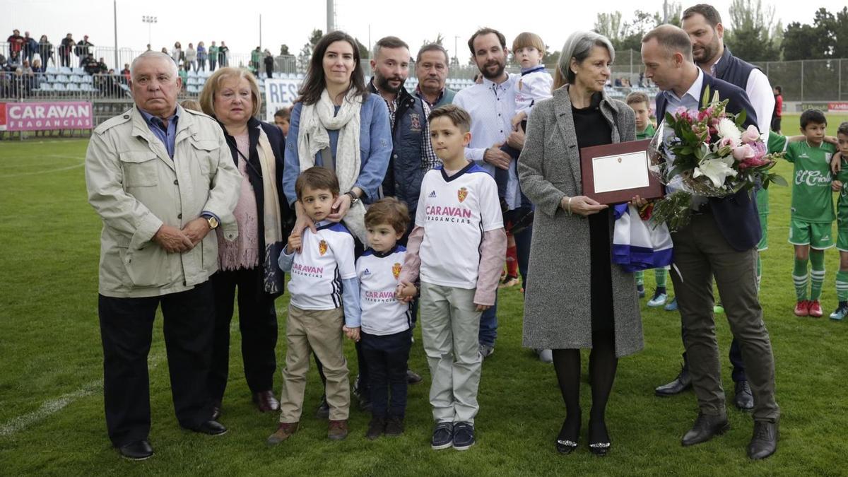 Chirri II, el primero por la izquierda en el homenaje a su hermano Javier en abril de 2018 en la Ciudad Deportiva