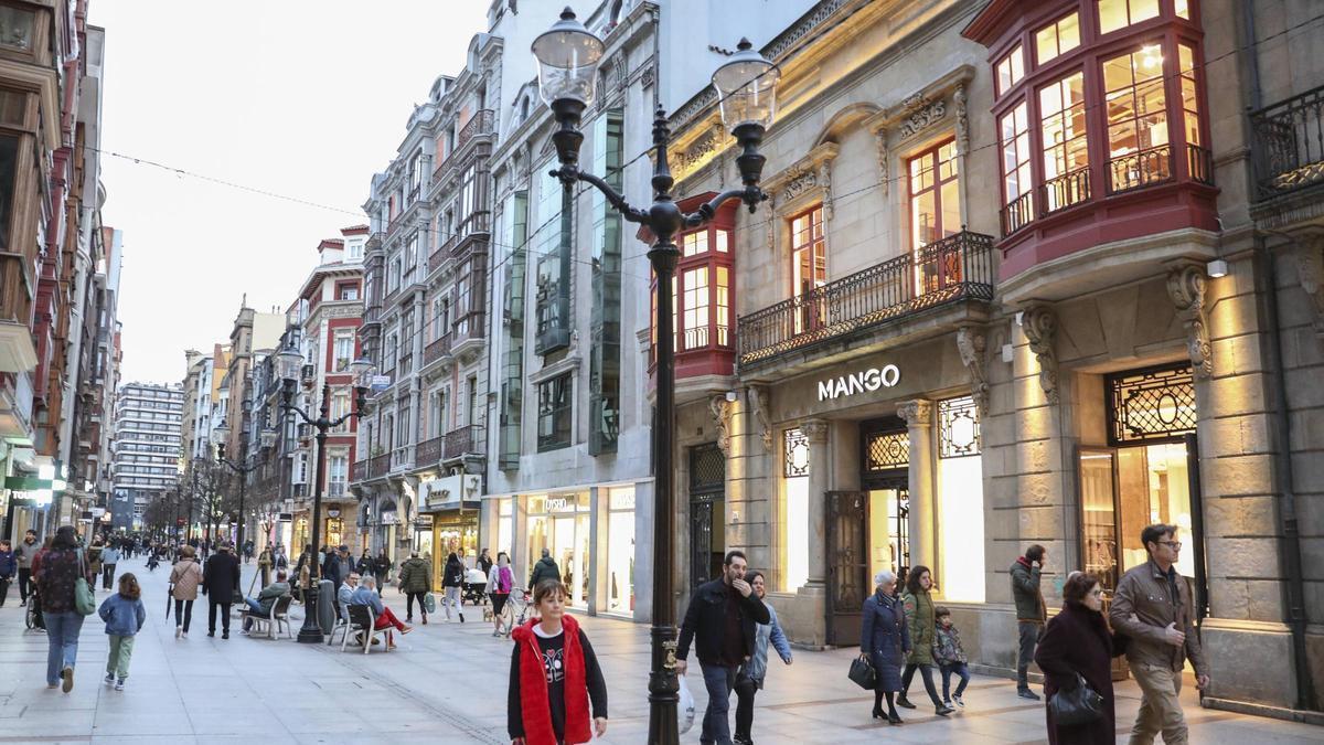 Adiós a otra tienda de Amancio Ortega en Gijón: Inditex cerrará una de sus marcas más populares en el centro de la villa